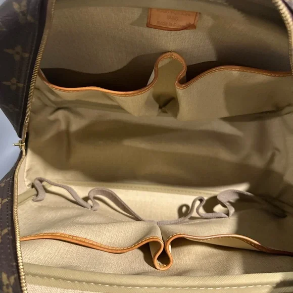 Louis Vuitton Deauville Handbag Monogram Canvas with 🔐 and bag tag. 🏷️ - Picture 12 of 13
